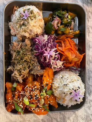 plate lunch at Altamont General Store with rice, kimchi, gf mac salad, KFC abd smoked pork
